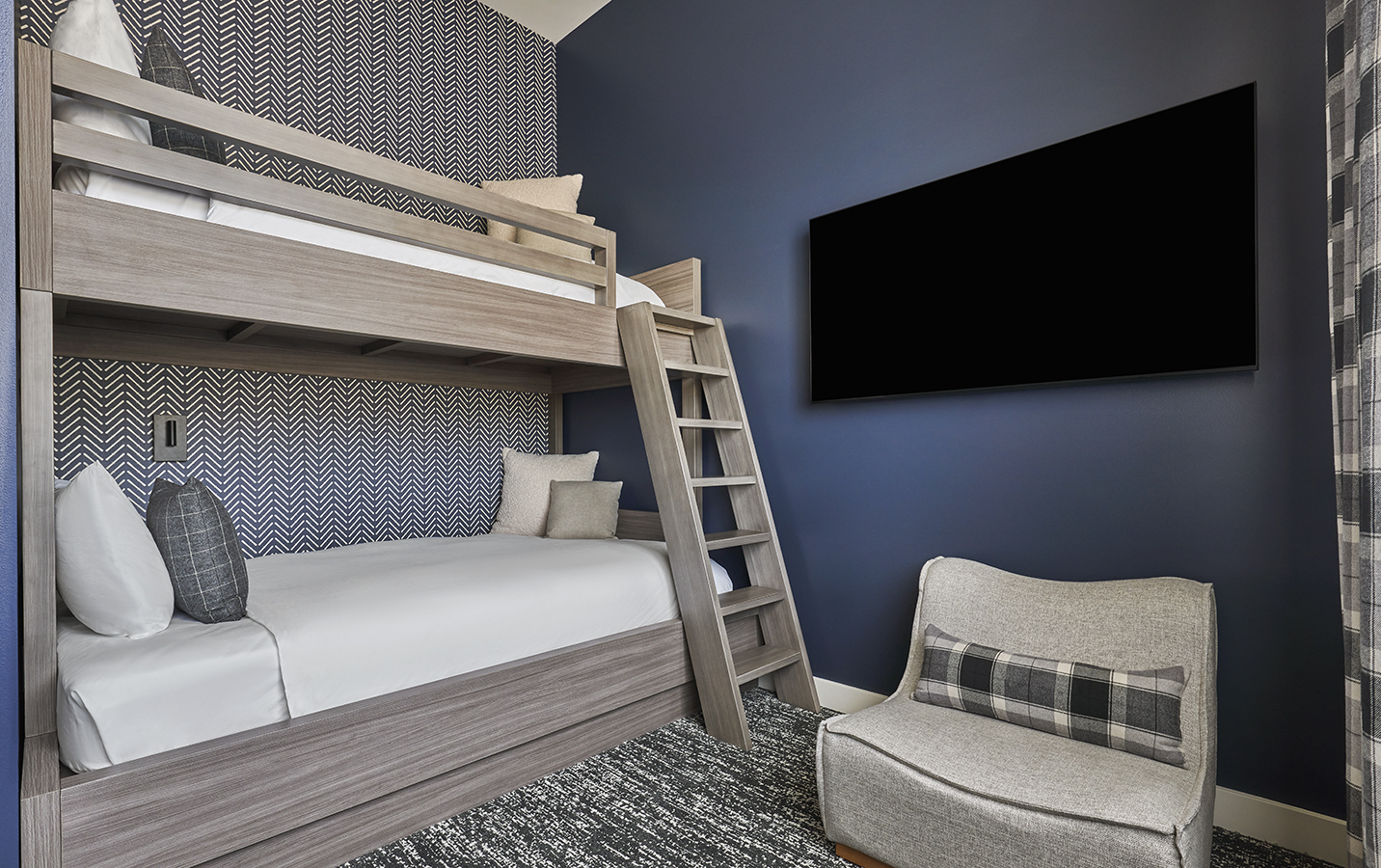 Three Bedroom Resort 1 King/2 Doubles/Bunks Residence
