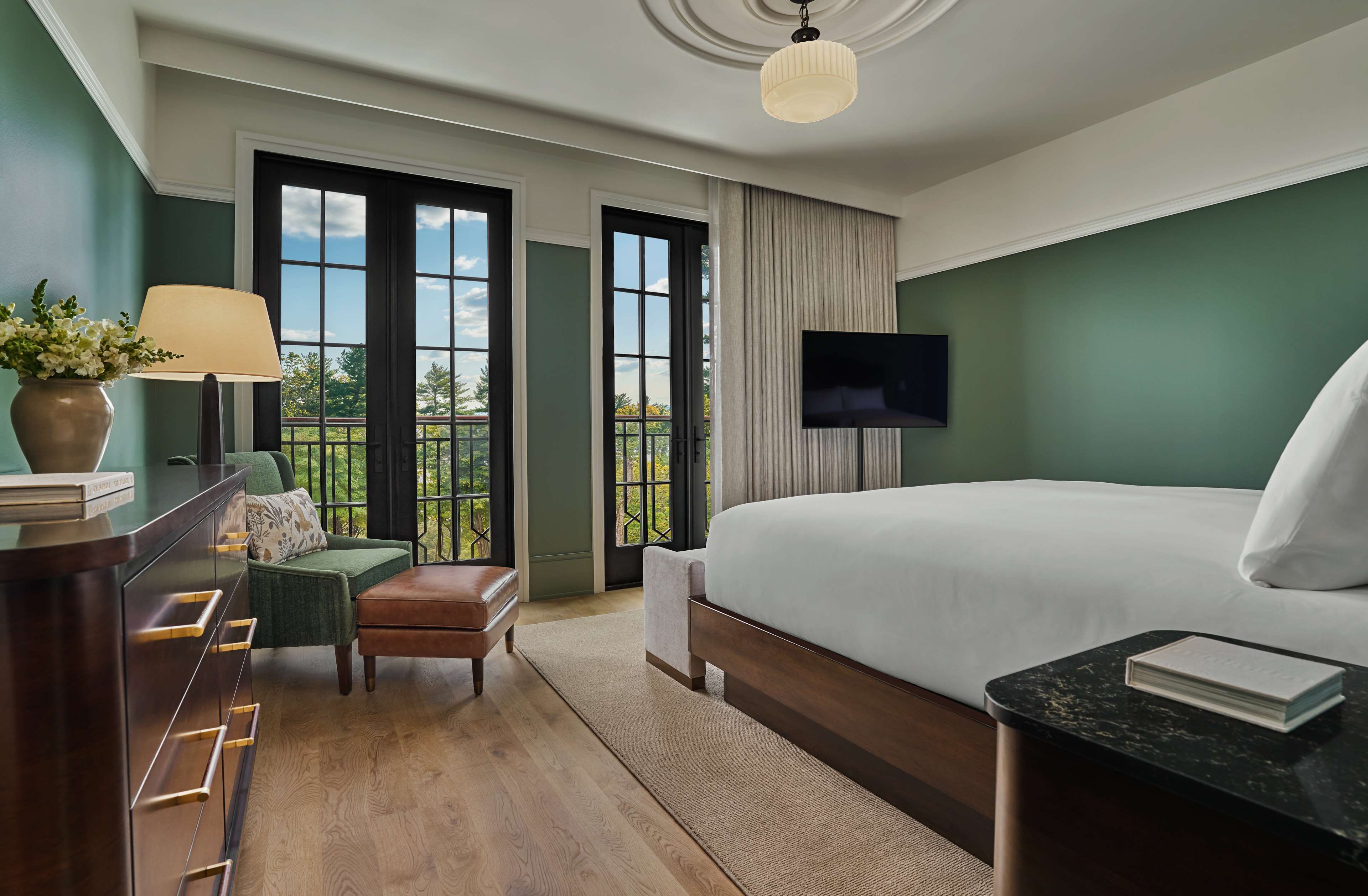 Deluxe Estate One Bedroom Suite