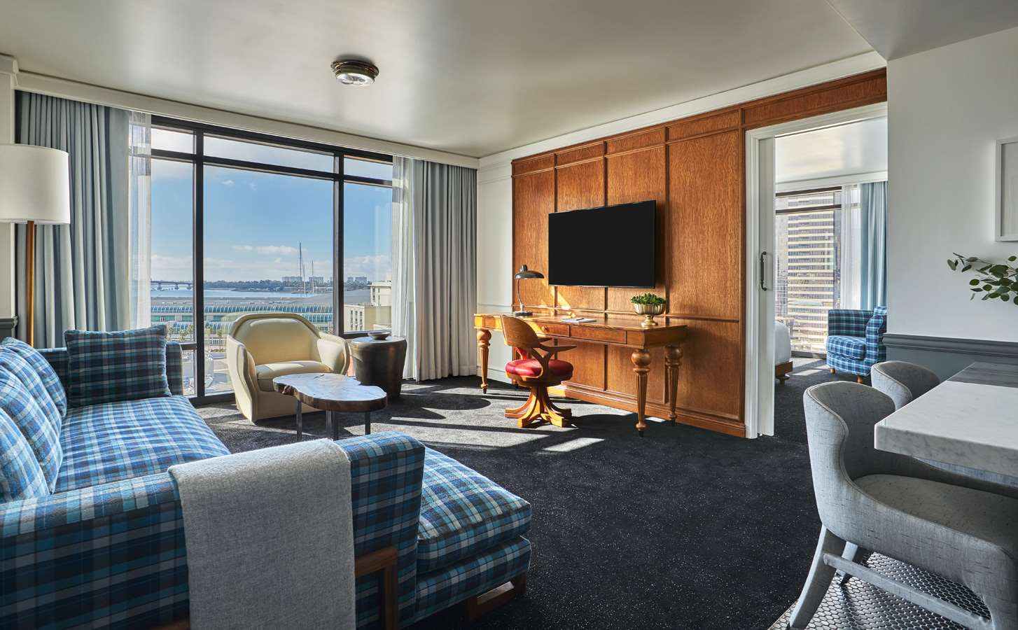 The image of Deluxe One Bedroom Suite