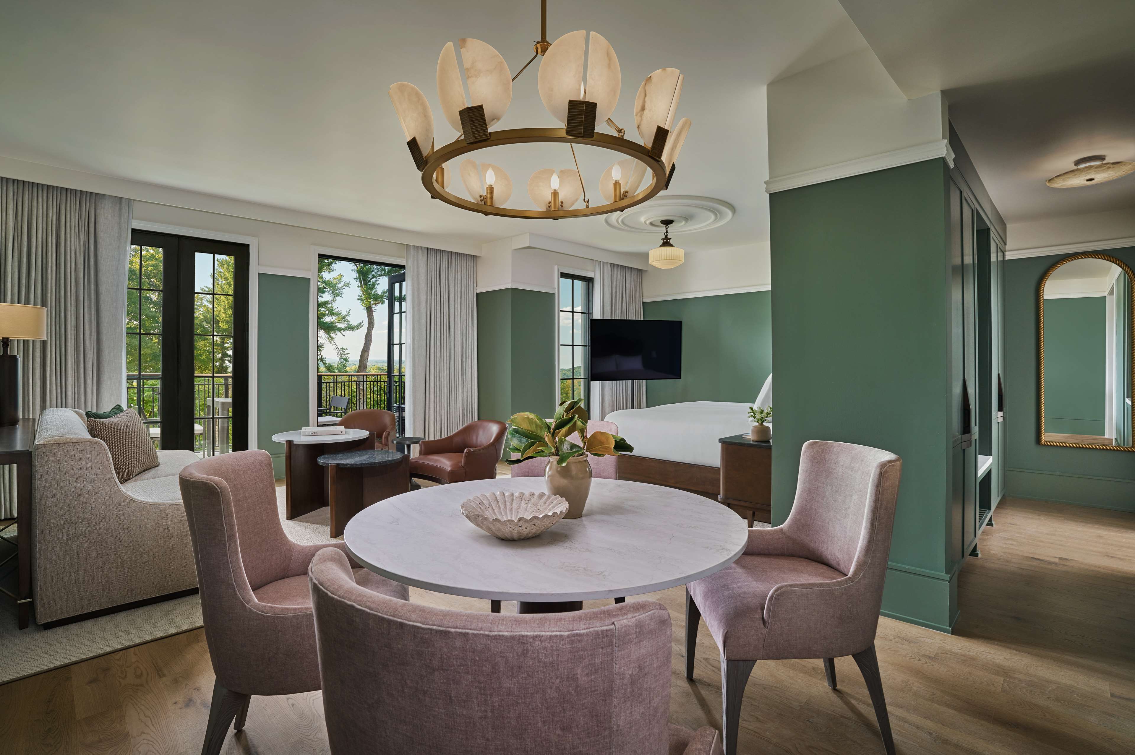 The image of Deluxe Estate Studio